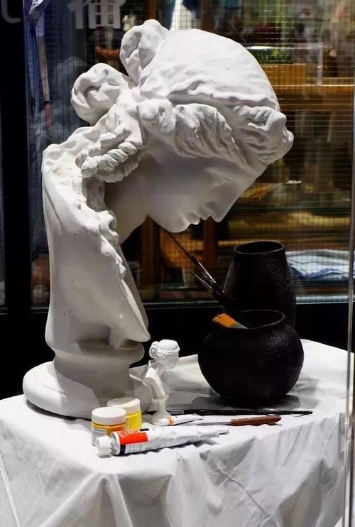 爆笑！把石膏像黑上畢業(yè)展的也只有這個(gè)美院了
